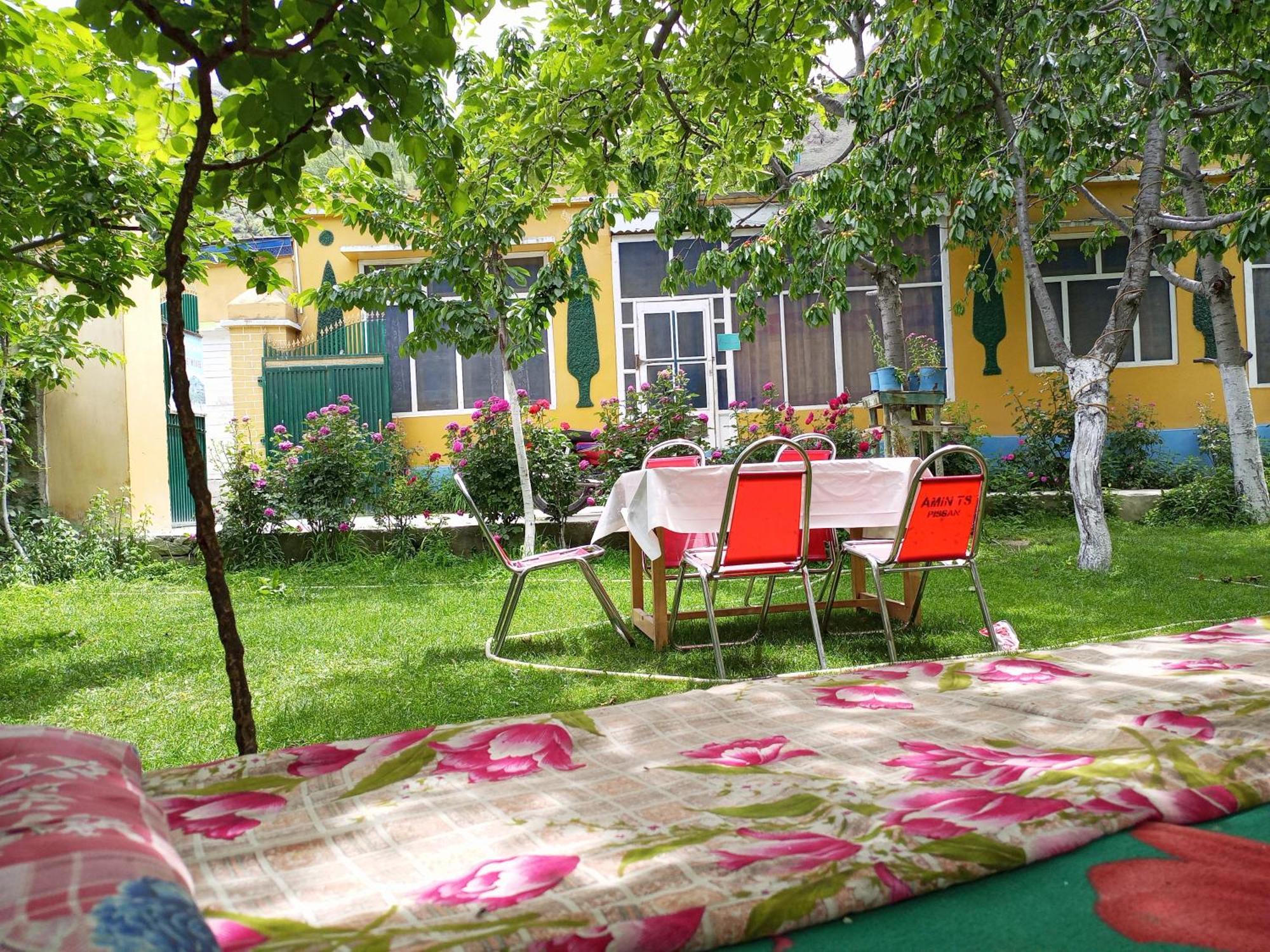 Rakaposhi Amin Hotel & Restaurant Pissan Hunza Nagar Gilgit Baltistan Eksteriør billede